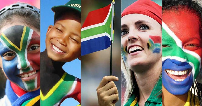 Hình ảnh dân tộc Nam Phi không phân biệt màu da, săc tộc đang cổ vũ cho đội tuyển bóng đá nước nhà World Cup 2010